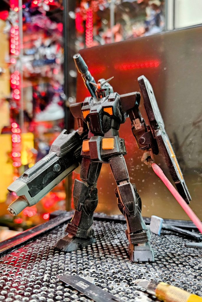 仮組み中。ライフルとシールドも付属しますが昔はなかったはずなので、今回は見送り。