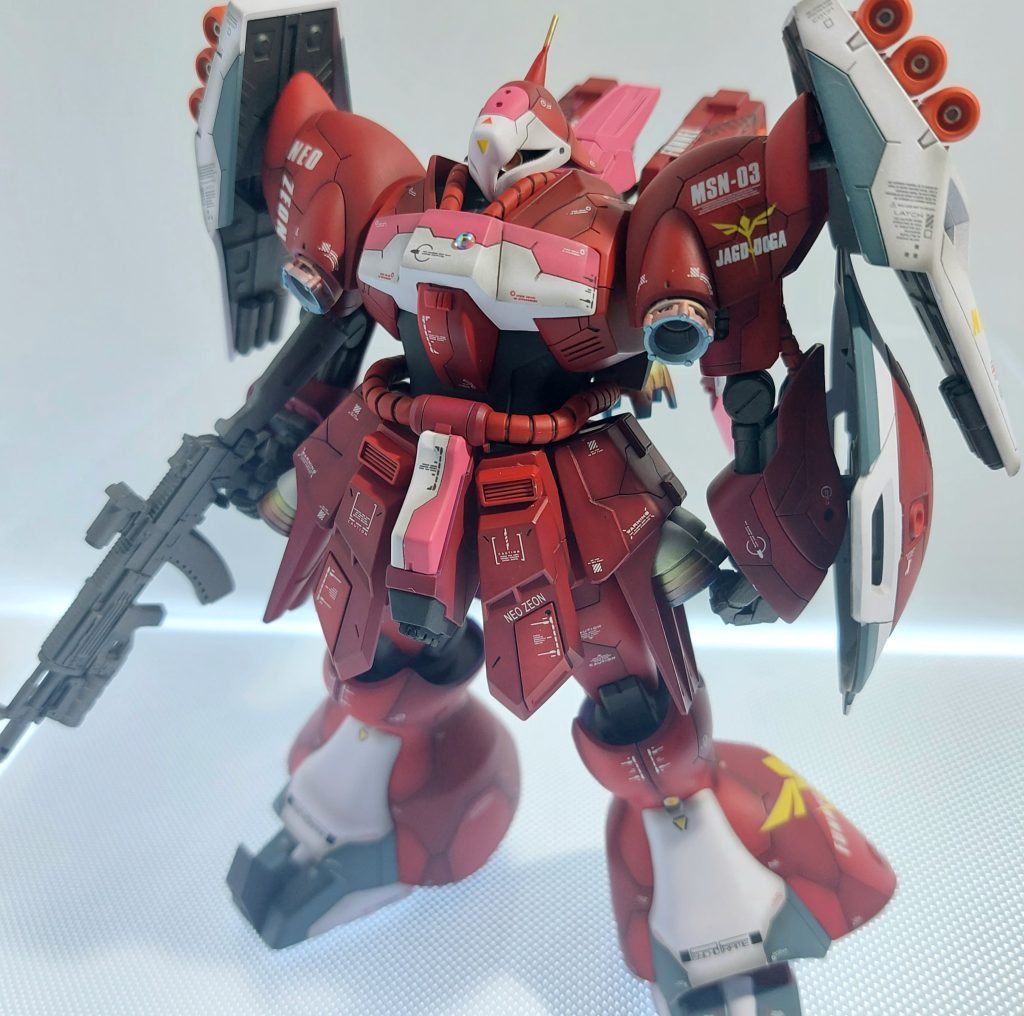 胸部センター付近に有る円形のセンサーがサイコフレームの反応を増幅してくれるが、剥き出し状態での使用なので、赤い彗星様の用に「当たらなければ…」で操縦しなくてはならない。