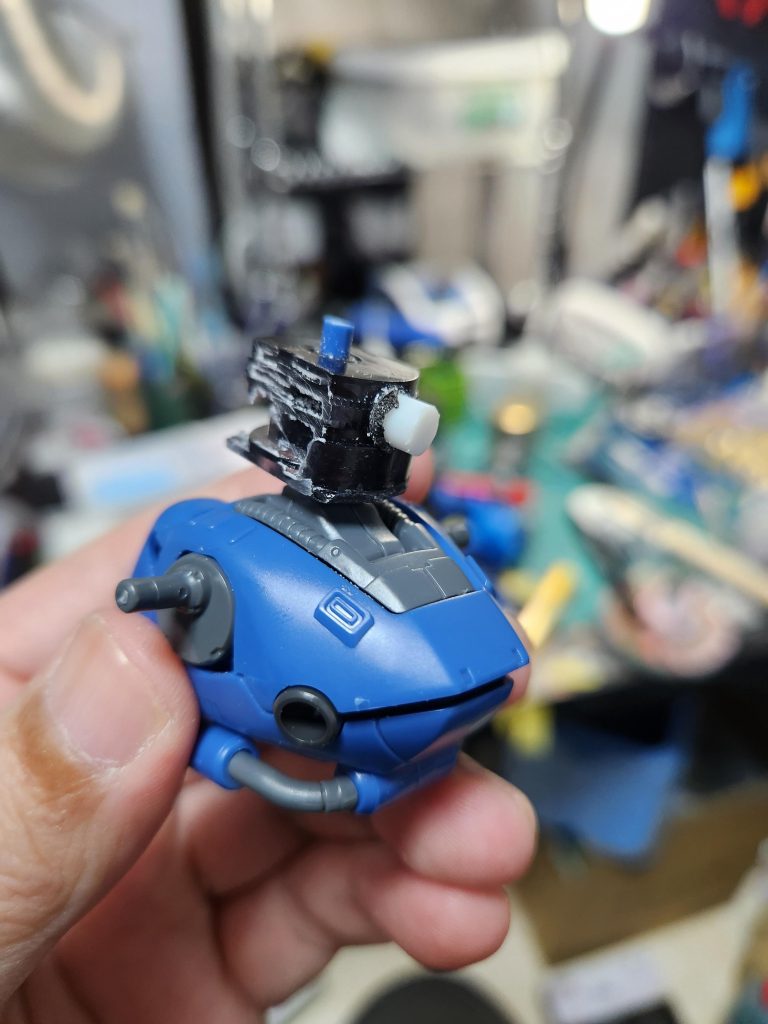 頭部のモノアイはSDCSのザク頭部パーツを加工して可動出来るようにしてます。