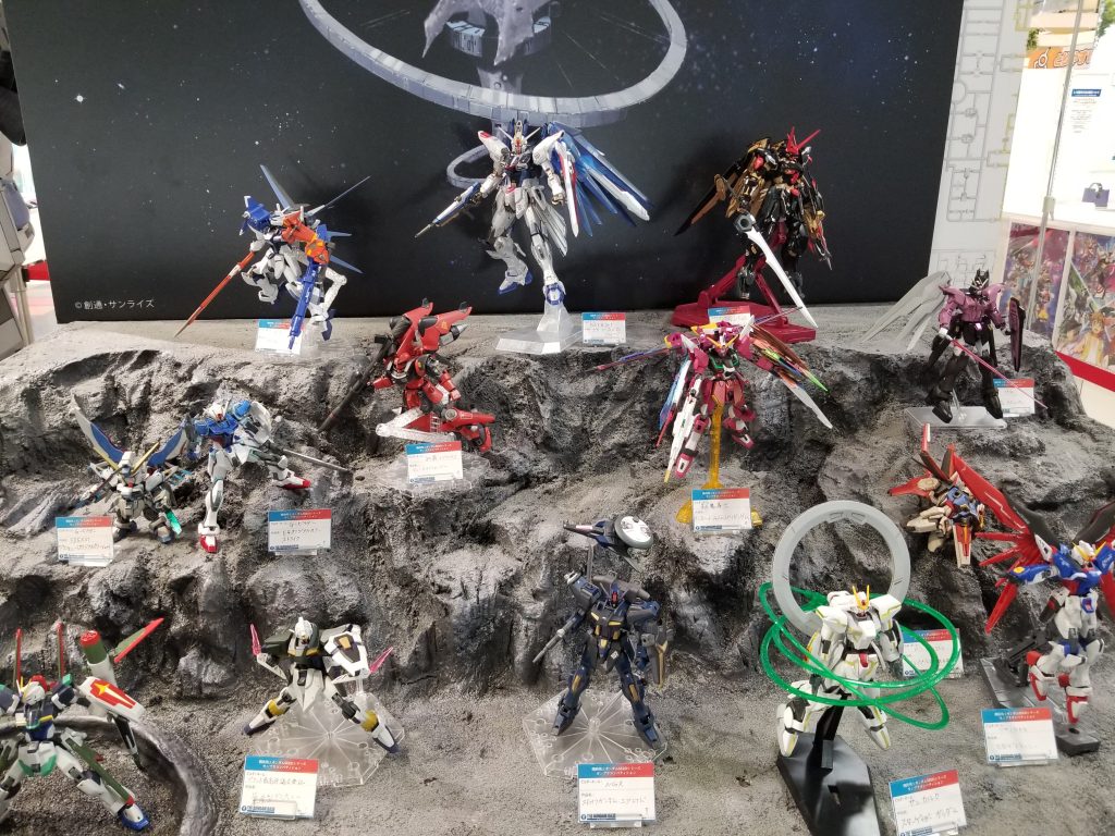 しかも図々しくど真ん中に‼️(笑)来年1月中頃までの予定らしいです。他にも沢山展示されてるので、お立ち寄りの際は是非ご覧になって下さいませっ✨最後までお付き合い頂きましてありがとーございました🙇