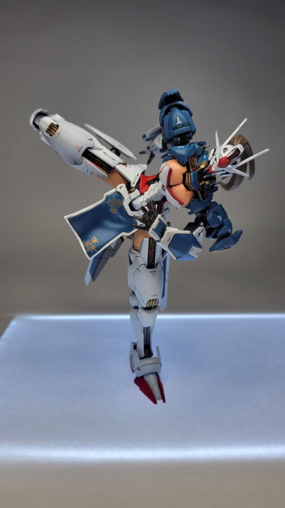 可動域とバランス感覚が良くてアクションポーズをスタンド無しで自立します！笑胸と前垂れのパーツはメガミパーツをおゆプラ複製、ポニテは中華キットの余剰パーツ青は東雲ブルー使ってます。