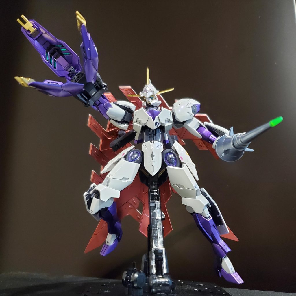 メイン武装はそのまま、これはビームブレイザーフィンガー!みたいな技ですね、多分!サイコプレートをムーン型にして、パワーを集めて右腕に伝えているイメージですね、カッコよ。