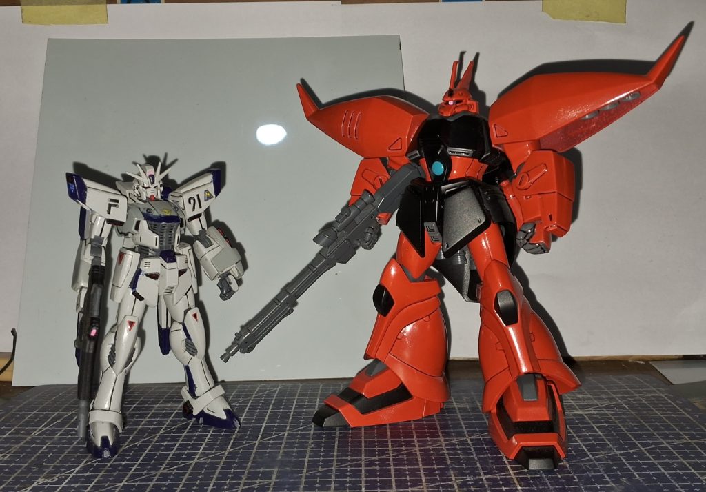 HGUC ガンダム F91 グレイ ファントムと HGUC レゲルグ イェーガーを比較すると、F91 がいかに小さいかがわかりますが、レゲルグと比べてはるかに高度であることがわかります。