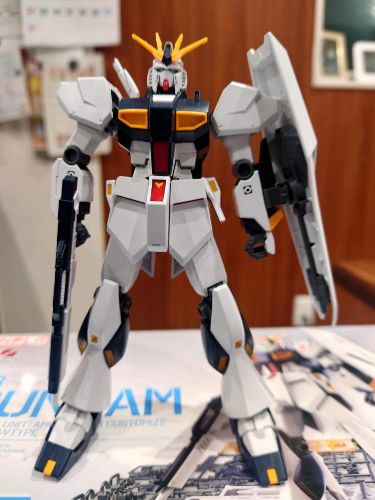 素組みです。バランス取れてると思います。顔立ちはHGよりも好み。