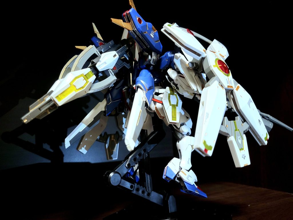 バックパックは長距離移動を想定し多めに。