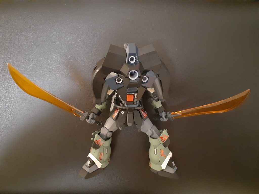 前面にもってこれば、未開の地のお面被った戦士のように怖いお顔((( ；ﾟДﾟ)))