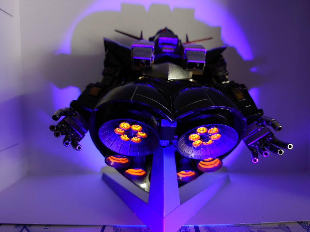 バーニアと一つ目は蛍光塗料で雰囲気出してみました