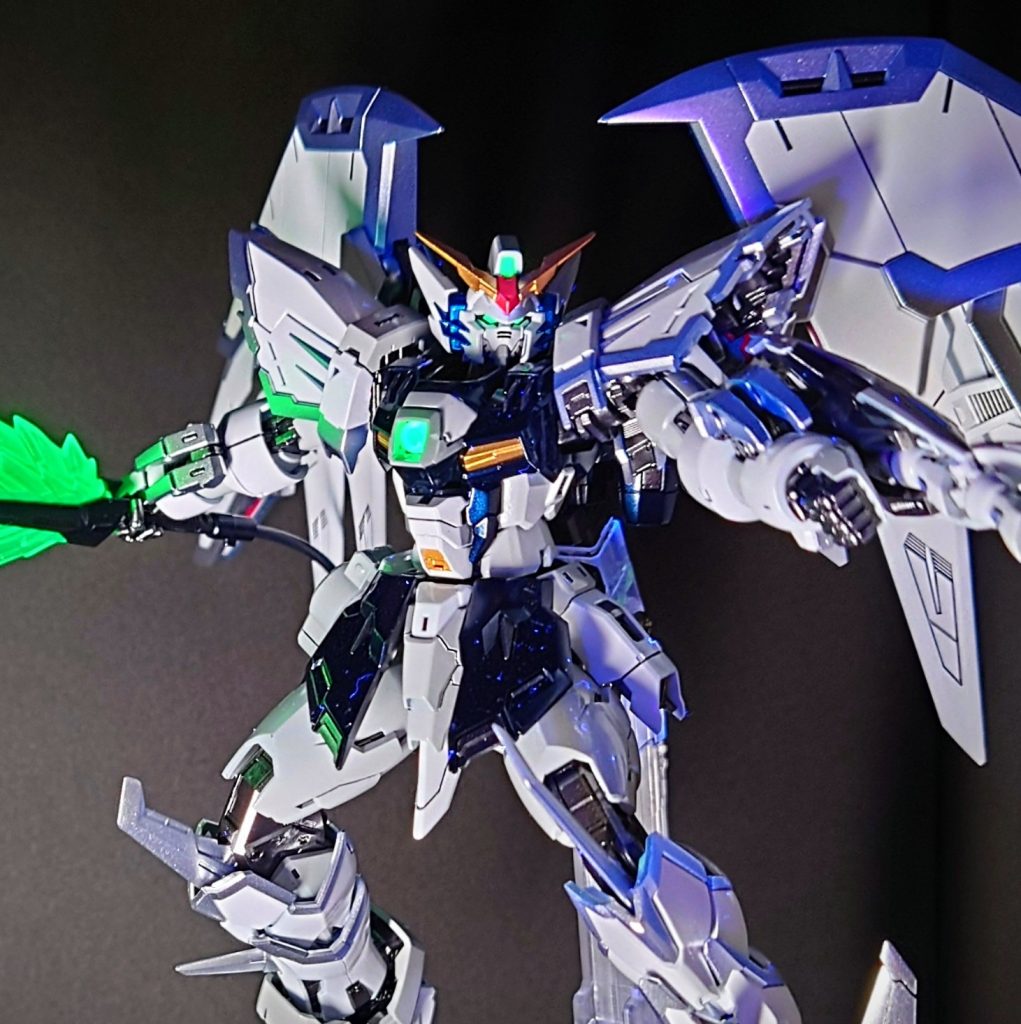 エピオンは制作者トレーズの思想から近接武器のみの形態なので、武装が少なくて助かりました。いつも本体作り終えた段階でガッツリとモチベーションが下がるので…(笑)