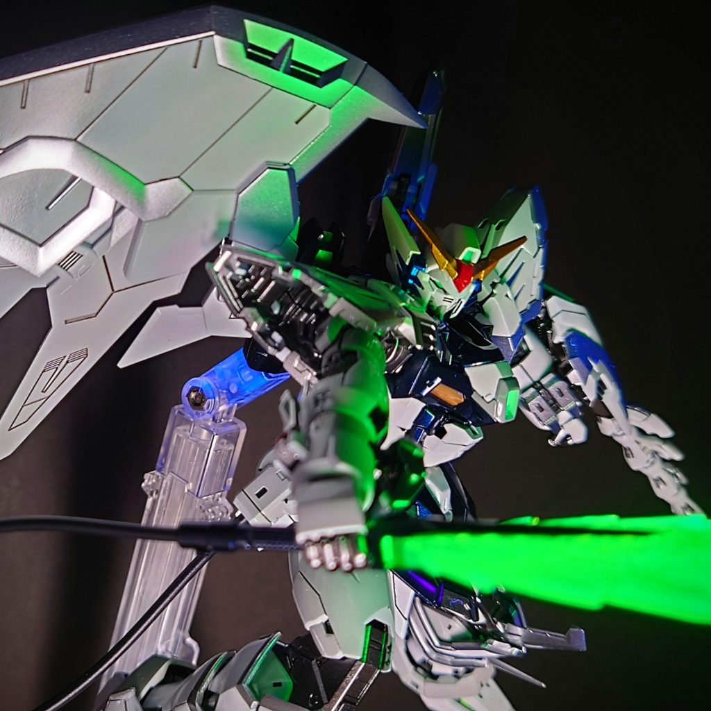 しかしながら紆余曲折ありまして。翼のシルバー部分を別色から塗り直したりしてます。ガッツリ塗り直しは初めての事でしたが…。やって良かった。