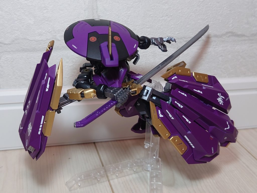 自由に動くシールドを展開し接近、防御不可の斬撃を叩き込む。それがストラスの戦法であった。