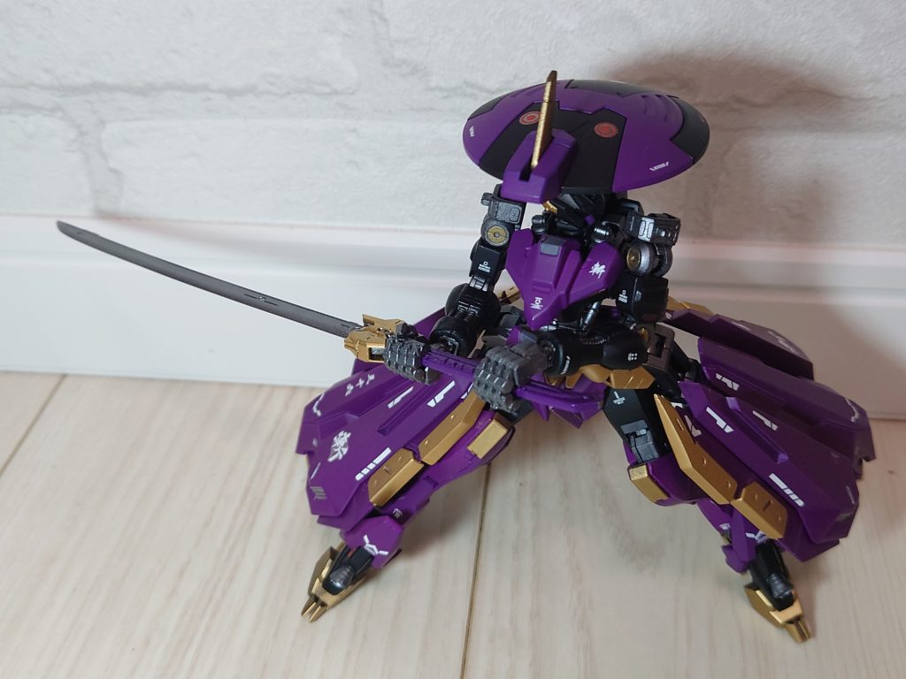 パイロット本人も剣の達人であり、その動きを組み込み違和感なく技量を発揮できた。