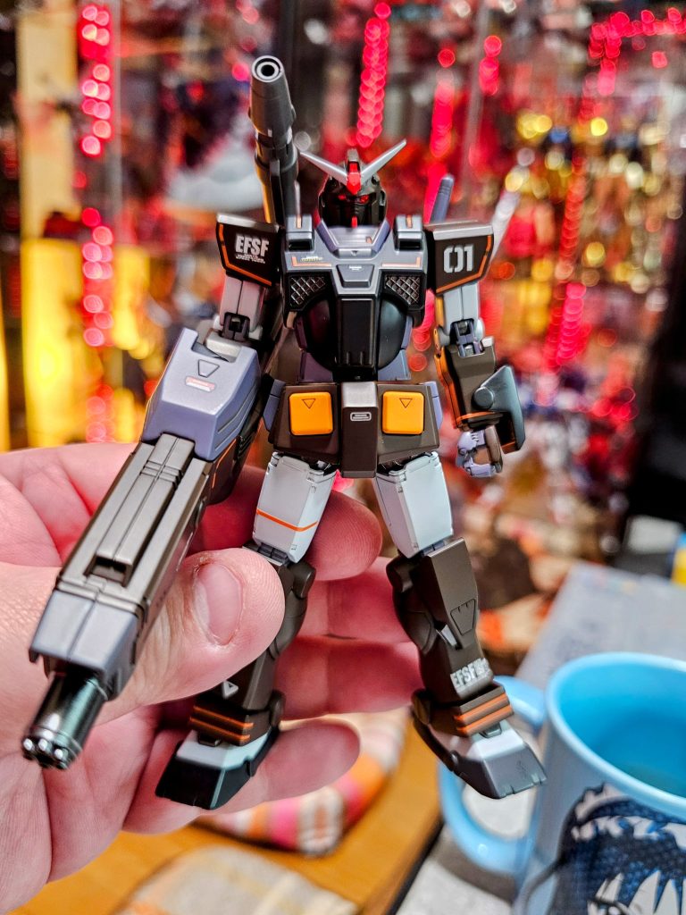 手持ちで正面から。