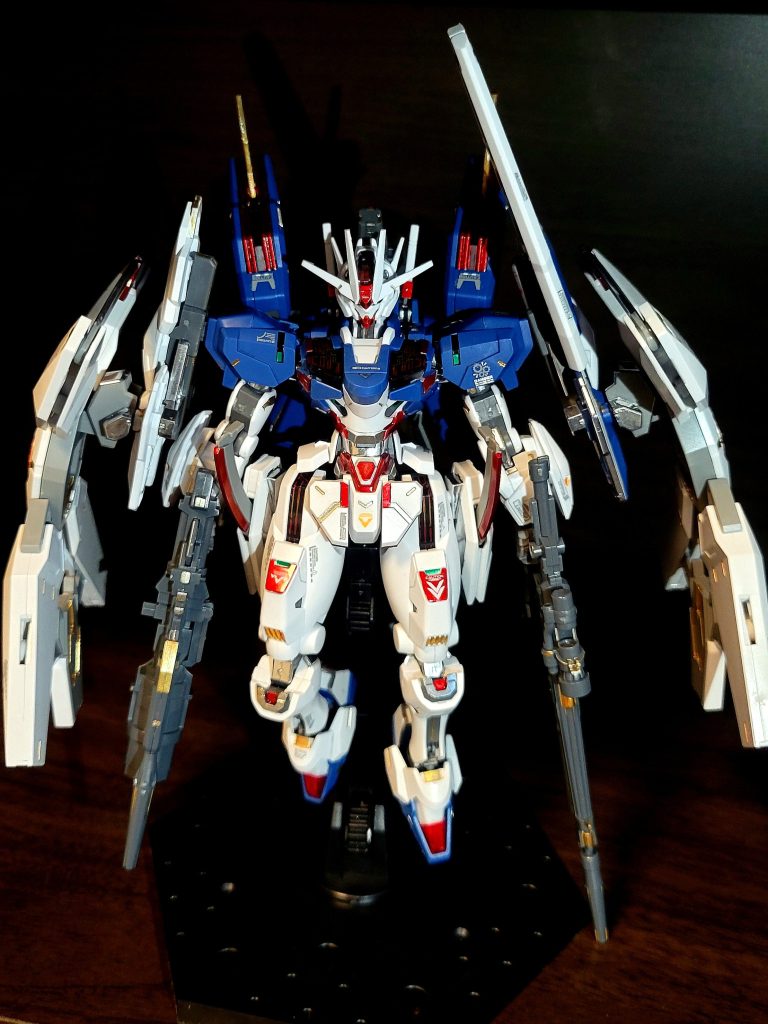 アップの画像と立ち姿。