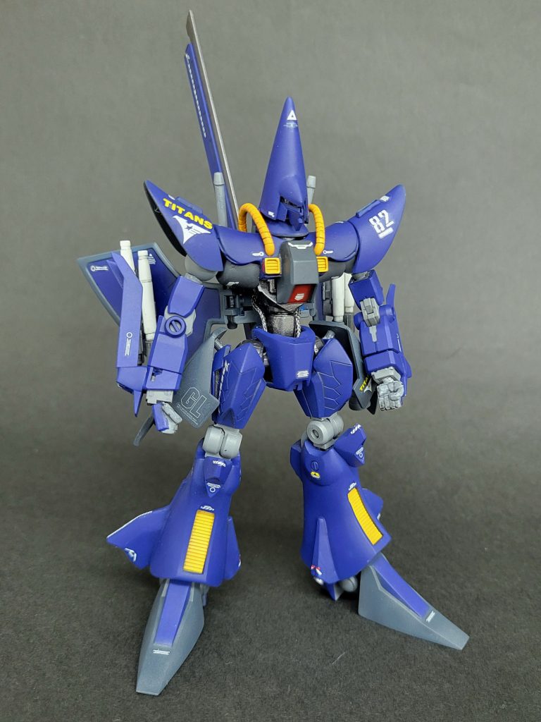 旧キットのハンブラビに、ダンボール戦機のバル・スパロスのフレームと太ももを無理矢理移植。BEYOND GLOBALの腕部を足して、強引に仕上げました。