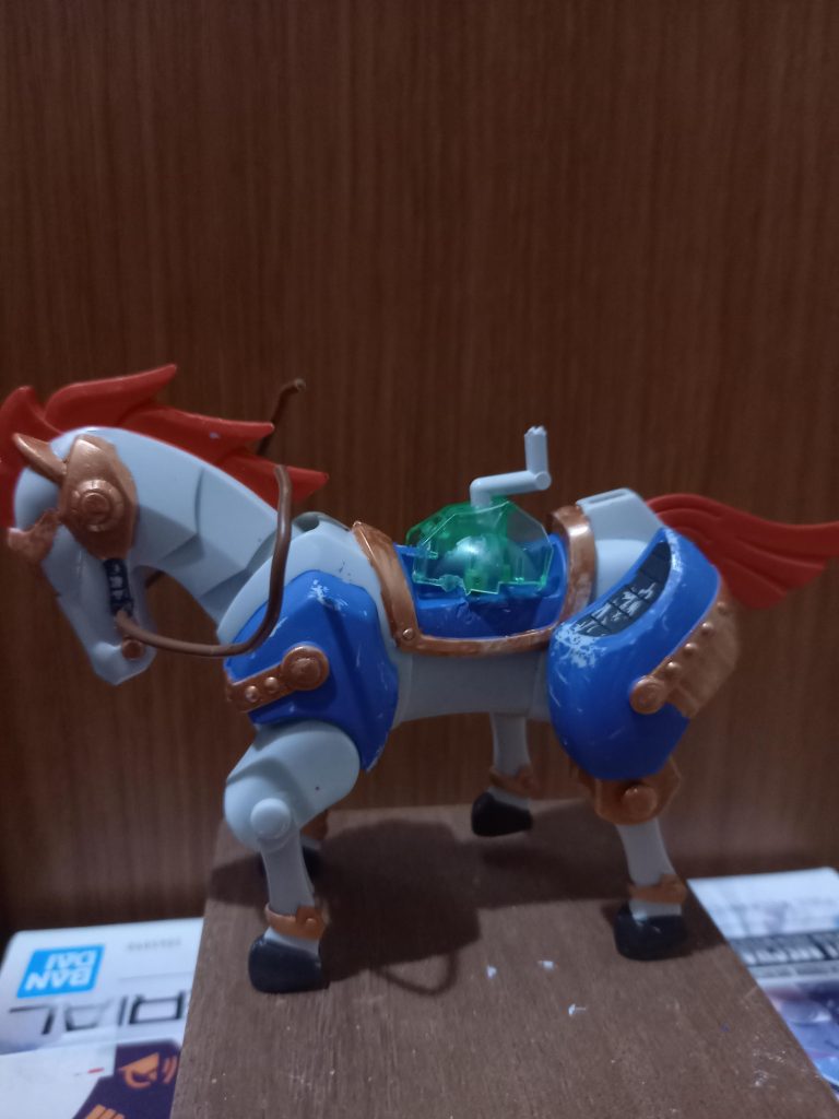 元々はCSのザクのスネで鞍を作りました。