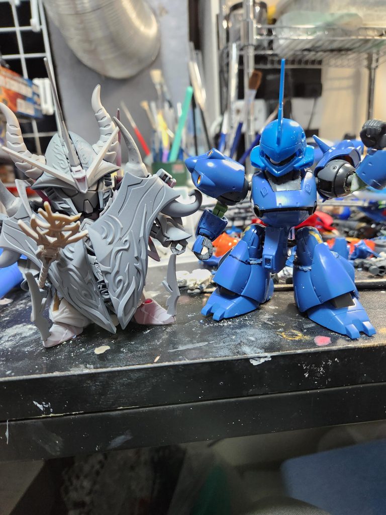 シルエット、等身を確認しながら方向性を決めてきました