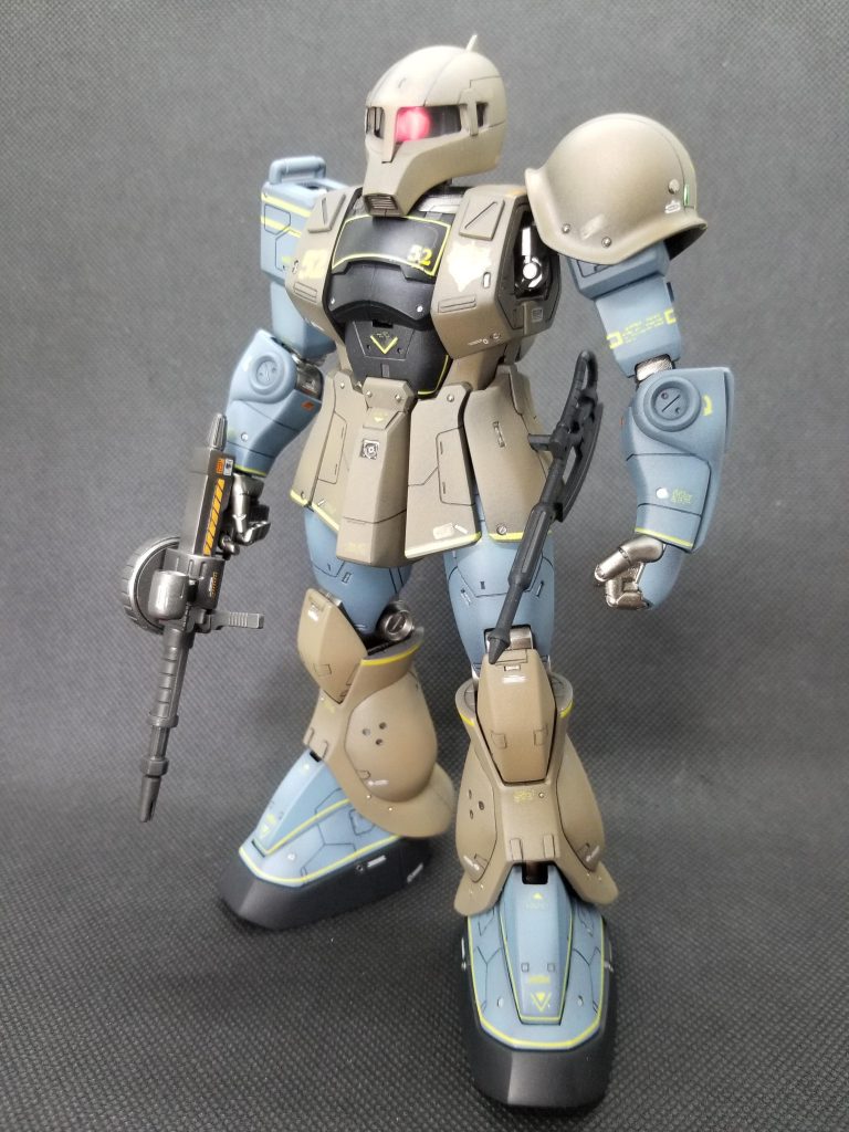 その箱絵風の一枚。旧キットとMGなので厳密には少し違いますが、ディテールアップとカラーリング、デカールで一応納得できるものにはなりました😁特にカラーリングは箱絵に近づける為に、もうどんだけの色数使ったかわからないくらいの調色しましたね~😅