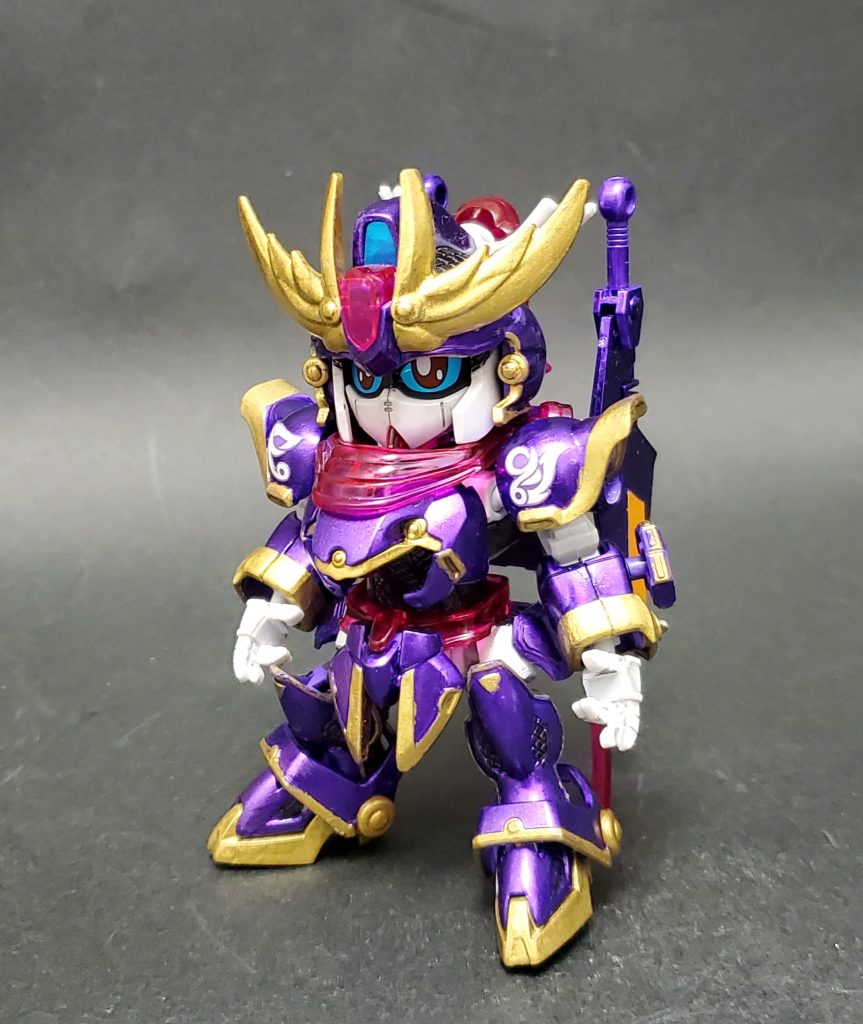 立ち姿塗装はMrカラーのGXメタルバイオレットと、グリーンスタッフワールドのクロームメタルゴールドを使用してます金部分の光沢感が写真だと上手く出ない…!