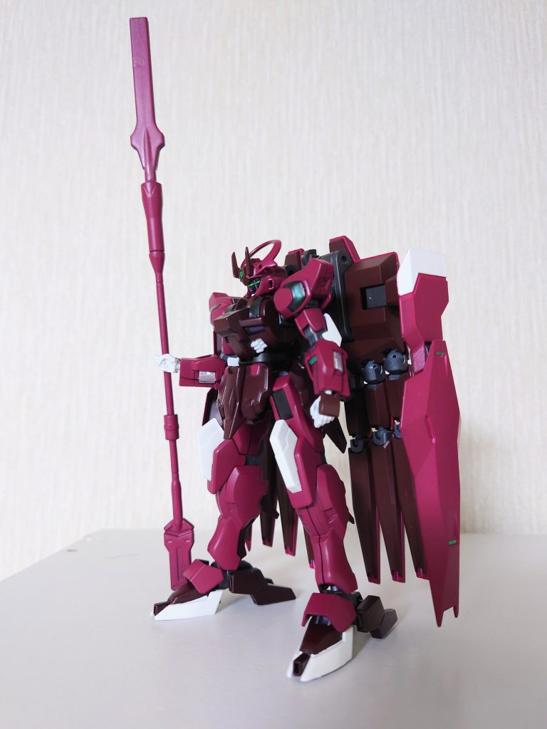 本体(頭部とつま先、フロントアーマー以外)はシュバルゼッテ、バックパックはジャイオーンのビッグアームユニットをほぼそのまま使ってます。得物のビームパルチザンはディランザの物を改造したものです。