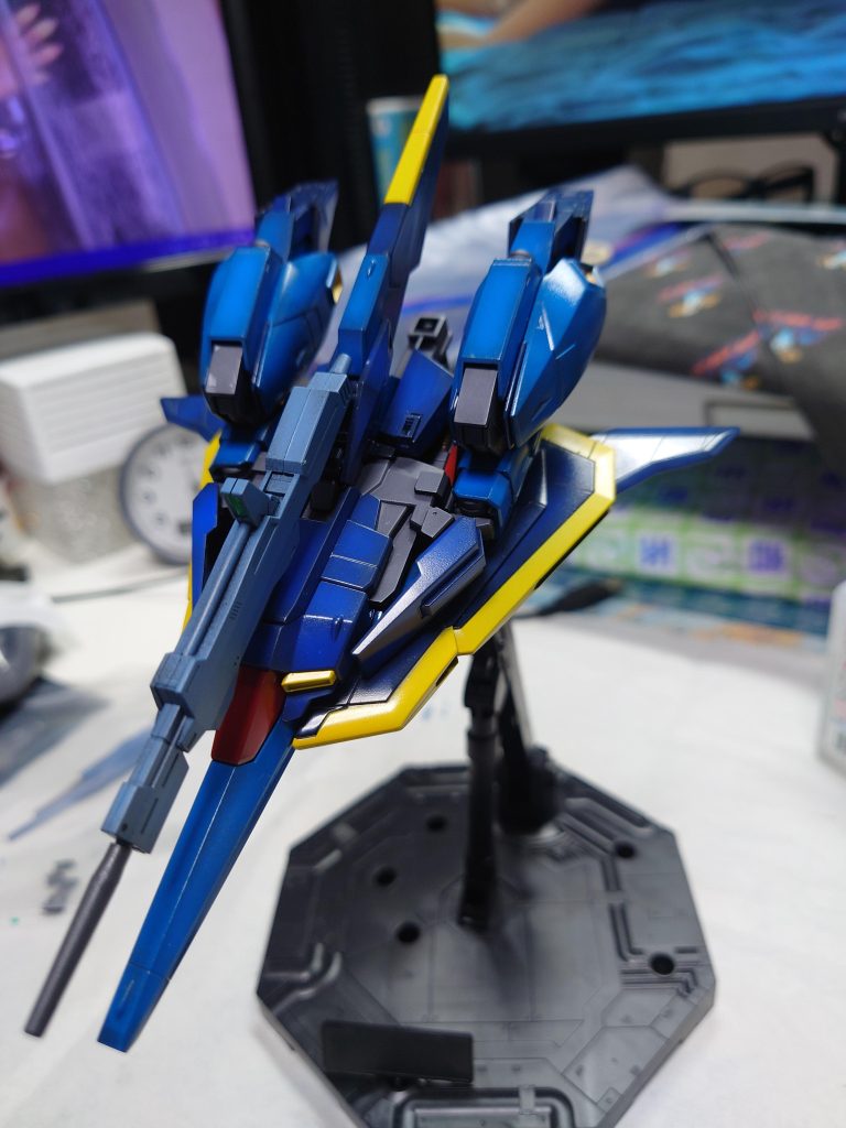 デカール貼る前に、ウェイブライダー形態にしてみました。塗装ハゲが酷すぎて、もう二度と変形はさせられないかも。