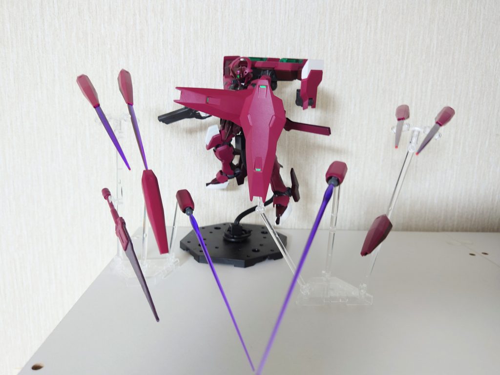 「指」部分は関節ごとに分離して、ビット(ドローン)になります。(ガンビットではなくドローン、GANDではなくジェターク社のAI技術を使ってます。)