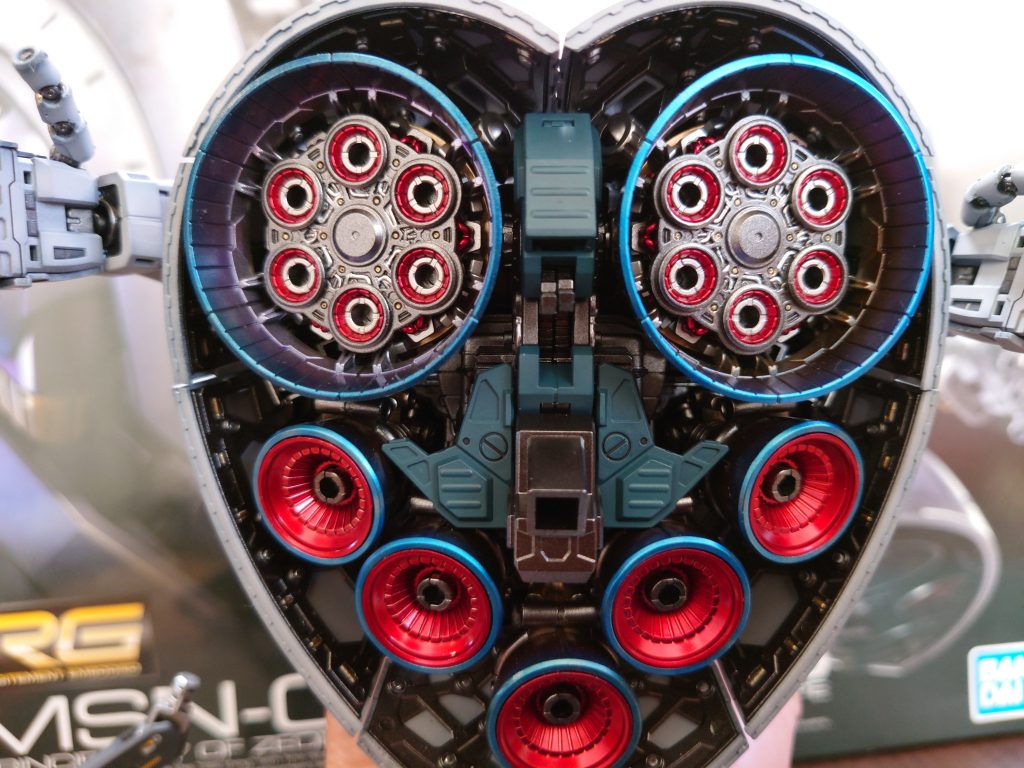 赤はキャンディ塗装バーニア内部も少しだ〜け塗り分け 