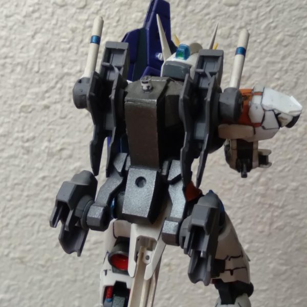 Update post on my custom Gundam Lfrith. It's changed a bit since my previous post for it. I repainted it. After I did that, I had the idea of making some shoulder thrusters for it, so I did. I used plastic plate to make the transition look as smooth as possible. I feel like I did a good job. I used some plastic strips to add some details to the shoulders. My air compressor stopped working on me so I'm currently without an airbrush, which isn't fun at all. I had just gotten some semi-gloss topcoat from gaianotes the day after it broke down on me. So I haven't been able to try it out. I hate not being able to paint, lol. If anyone would like to help me get a new one, I am accepting donations, haha. I hope you like my progress post. Have a good day（3枚目）