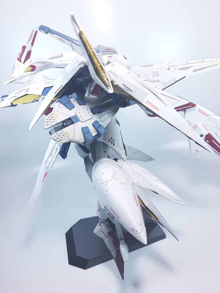 YouTube「クラフタチャンネル」のCRAFTAさんの作例を参考にマイナスモールド、丸モールドを入れました。スジボリはほとんどありません。