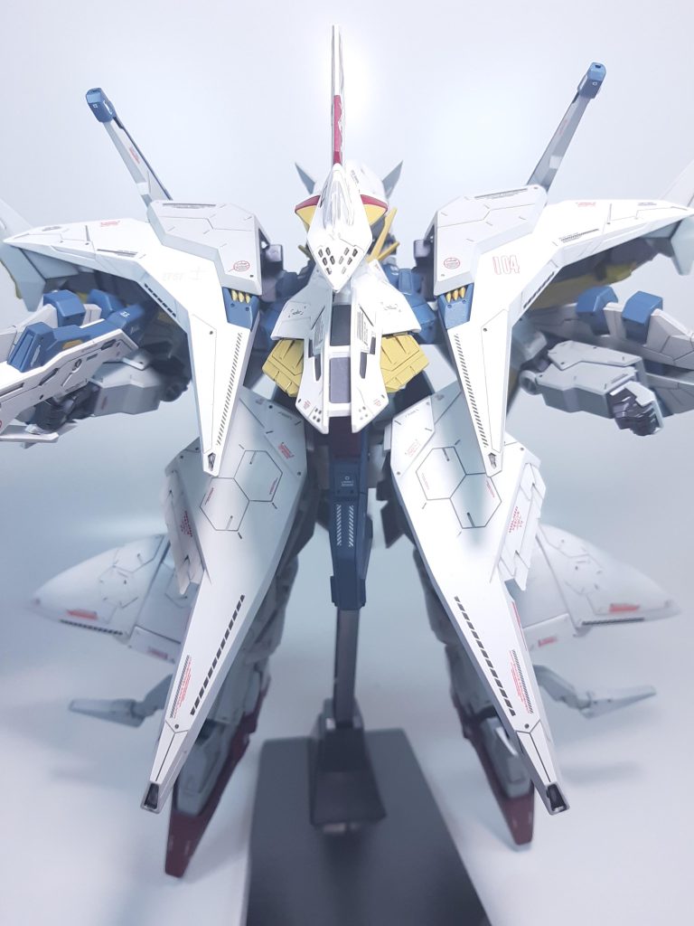 パーツがでかいので、間延びしないように、デカール貼りまくり。デカール貼りだすと止まりませんねー。