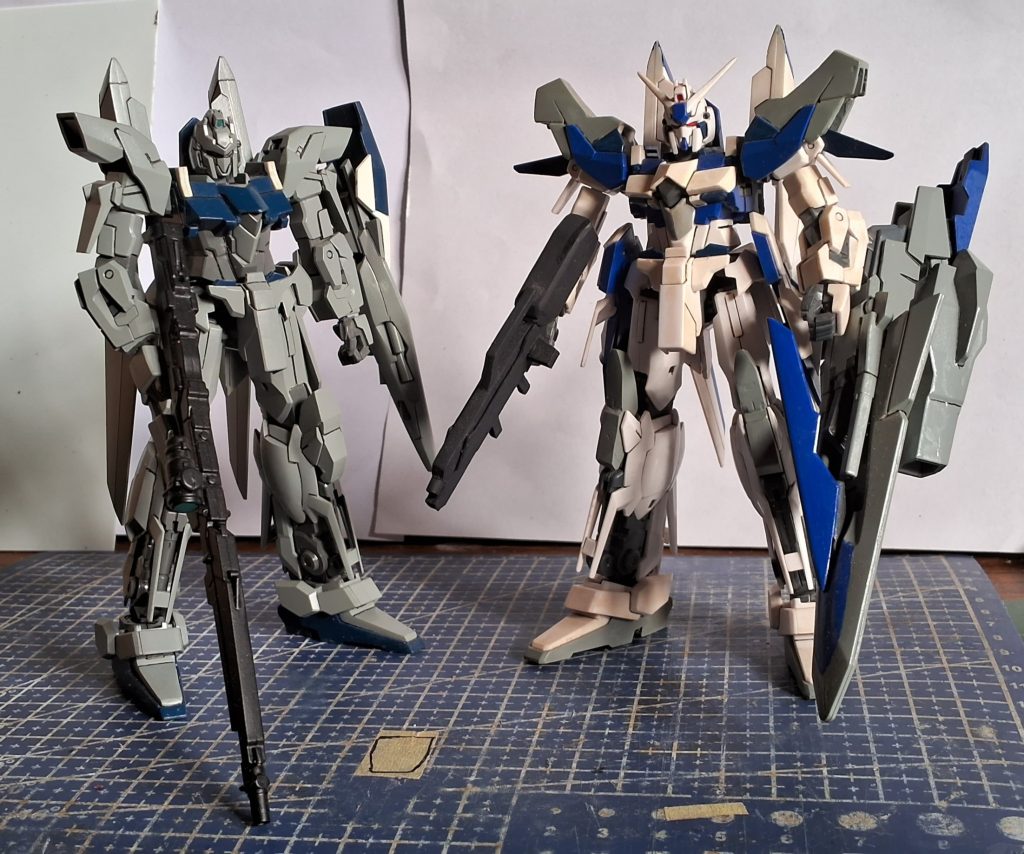 HGUCデルタプラスUCノーバーバージョンと並べてポーズ