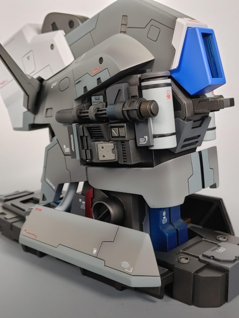 ヘッドマシンガンは組み立てが困難です。