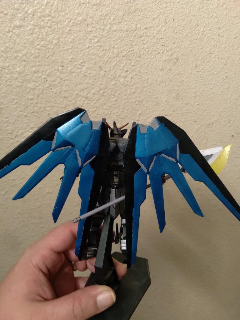 Probably my favorite part of this custom, the wings. I'm sure you have seen them before in my previous posts. They are made by combining the hgce freedom wings. I simply glued them together and then used plastic plates to cover the joint at the tops. It isn't perfect, but it fine. You hardly see the backs of them anyway, haha. 