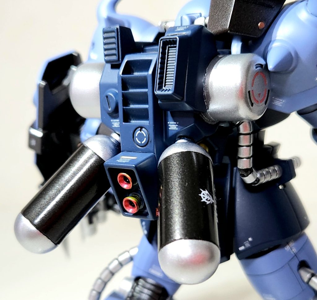 脚部の換装だけでは機動力不足かなとリゲルグ(旧キット)のバックパックに換装してます。プロペラントタンクもあるので稼働時間も問題なしです。