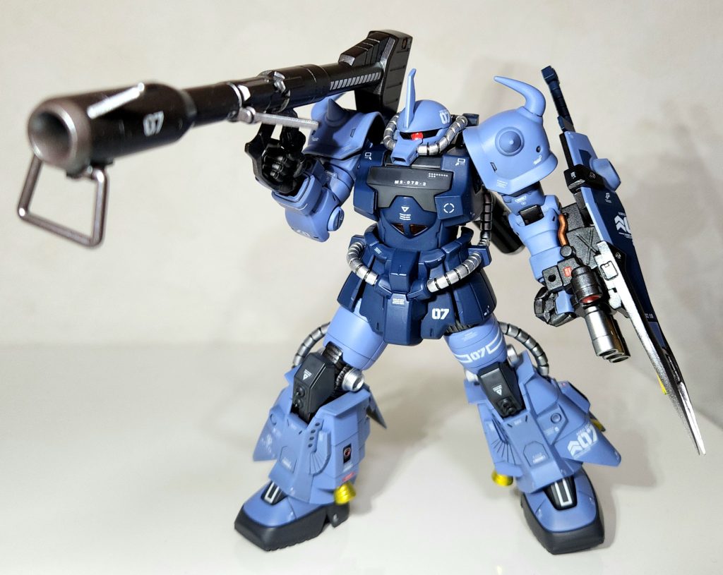 メイン武装はジャイアントバズですね。ホバー走行しながらバズーカをぶっぱなします！