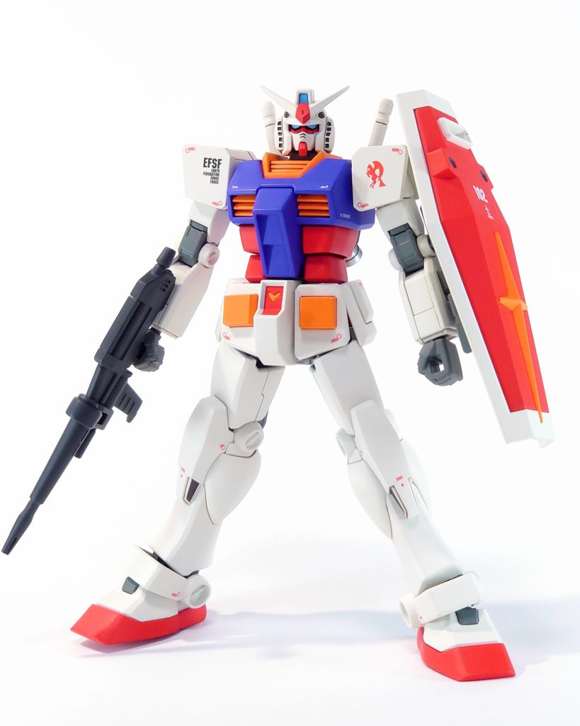 白背景。EGはこれで5体目の完成品。そのうちまた作りたいです。