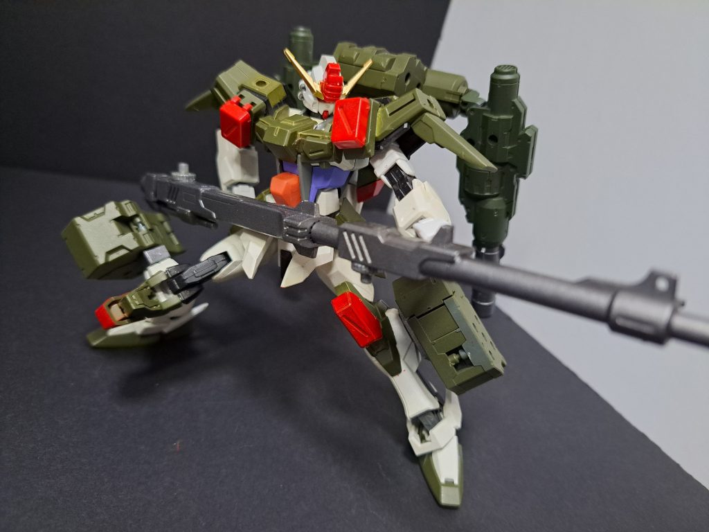 バスターガンダムと言えばコレですね。ただ持ちにくいため横持ちになってしまっています。