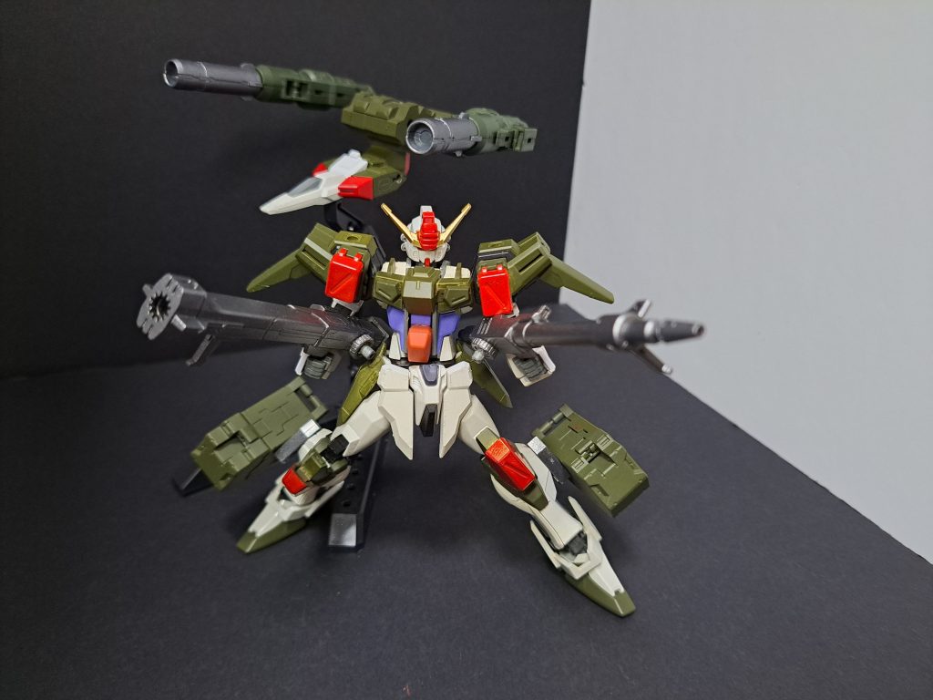 EGビルドストライクから作られているため当然バックパックは独立。様々な戦況に対応出来そうです。