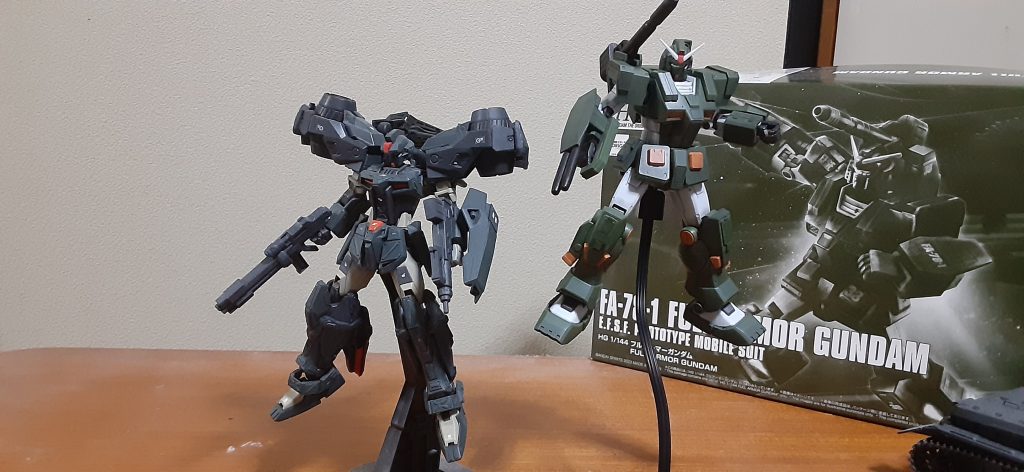 実はこのストライク作った理由、フルアーマーガンダムがなかなか買えなくて、なら自分で作ろう‼️て理由もありました。結局４次受注長く受付してたから買えましたw 宇宙世紀とアナザーだけどどっちもミリタリーだから合いますね🎵