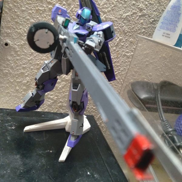 Hello. I wanted to share what i did with the long beam rifle from the 30mm gatling set. The radome is from the tertium arms beam rifle. I attached a 3mm peg using a metal rod.（1枚目）