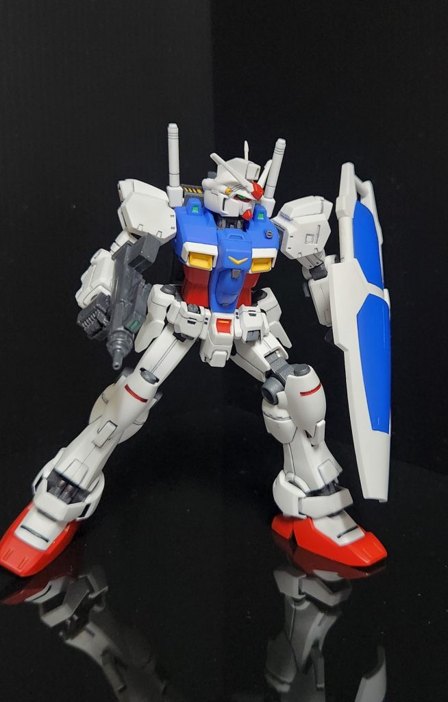 フロントアーマーの接続軸にストッパーを追加して独立可動出来るようにしています。