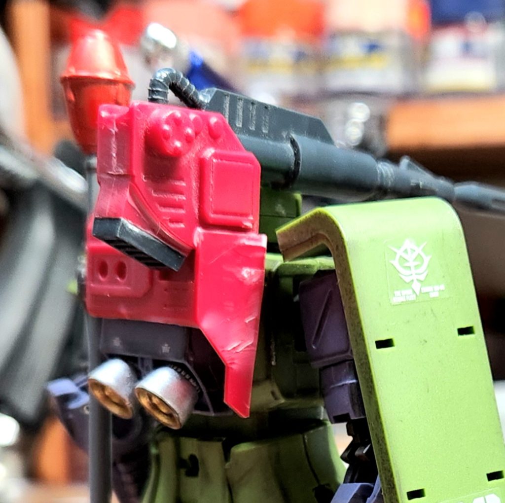 とりあえずゲルググキャノン用のバックパックを取り付けてみます。なかなか良さげですね!