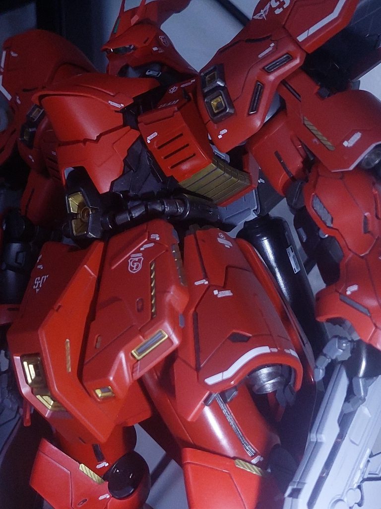 今回もガンマカ×筆×スプレーの三刀流です笑使用した色は、キャラクターレッド、モンザレッド、黒鉄色、焼鉄色、ガンマカゴールドです!サフは白と灰を使って、塗り分けをしています!一部独自解釈で配色してます!