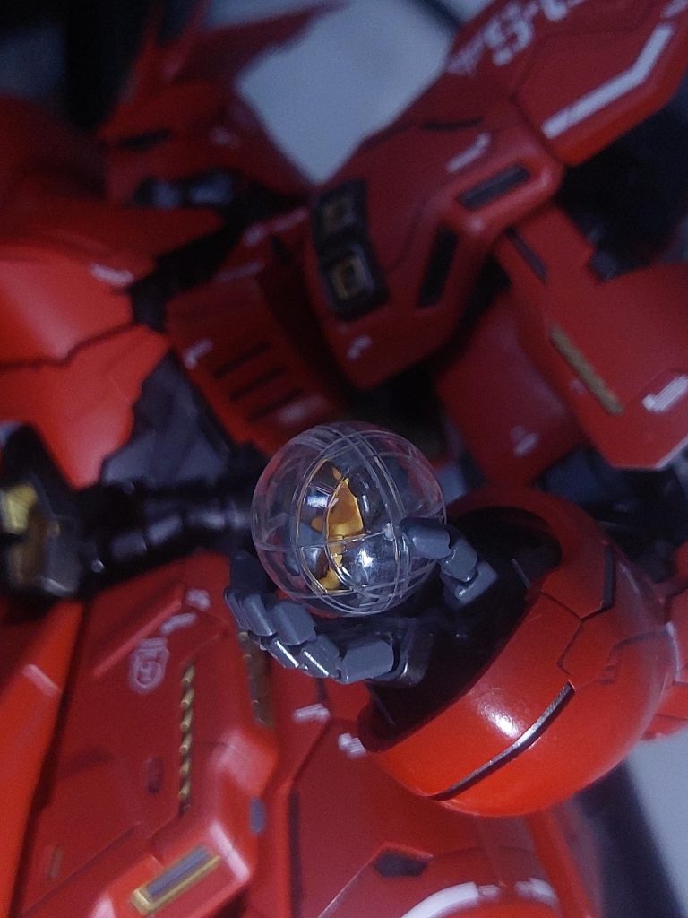 おまけパーツなのか、脱出ポットが付属してます笑さてはνガンダムを買わせて、石ころ押し返す作戦を再現させようとしるのか!?