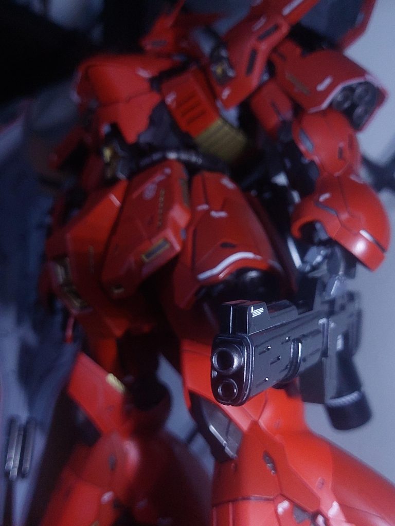 サザビーの武装といえば、やはりこのライフルですねこいつも中身がギッチギチで、見た目の割にかなりの重量があります笑