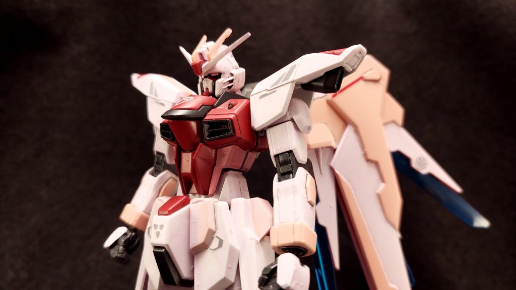 <カラーレシピ>ラッカースプレー本体ルージュ部:クレオス キャラクターフレッシュ(2)本体レッド部:クレオス あずき色本体ダークグレー部:クレオス ジャーマングレー関節グレー部:クレオス MSグレー連邦系エナメル塗料本体背部シルバー部:タミヤ クロームシルバー本体胸部センサー部:タミヤ ガンメタルアイセンサーブラック部:タミヤ フラットブラックアクリル塗料本体ルージュ部:クレオス ルージュピンク足部ピンク部:タミヤ ピンクアルコール塗料本体センサー等ピンク部:ガンダムマーカー蛍光ピンク、メタリックピンク