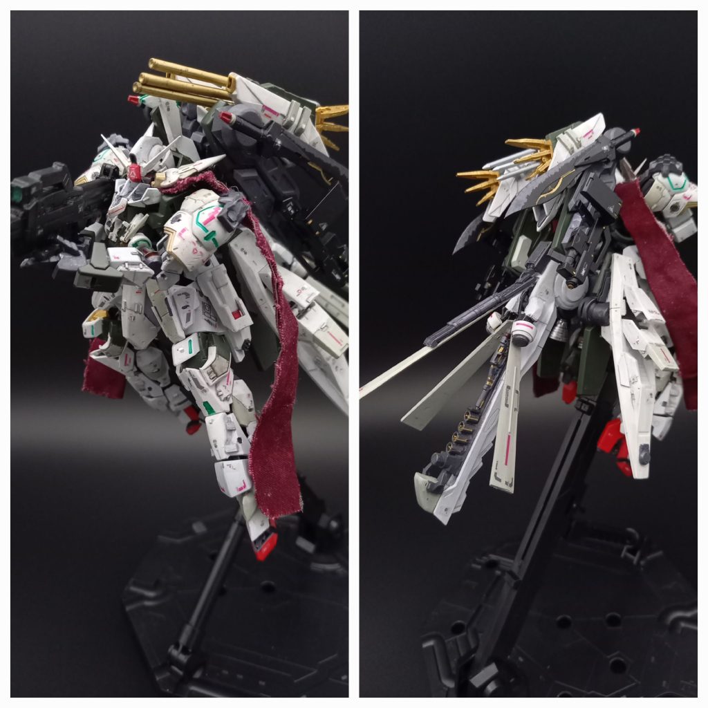 腰のユニットは展開します