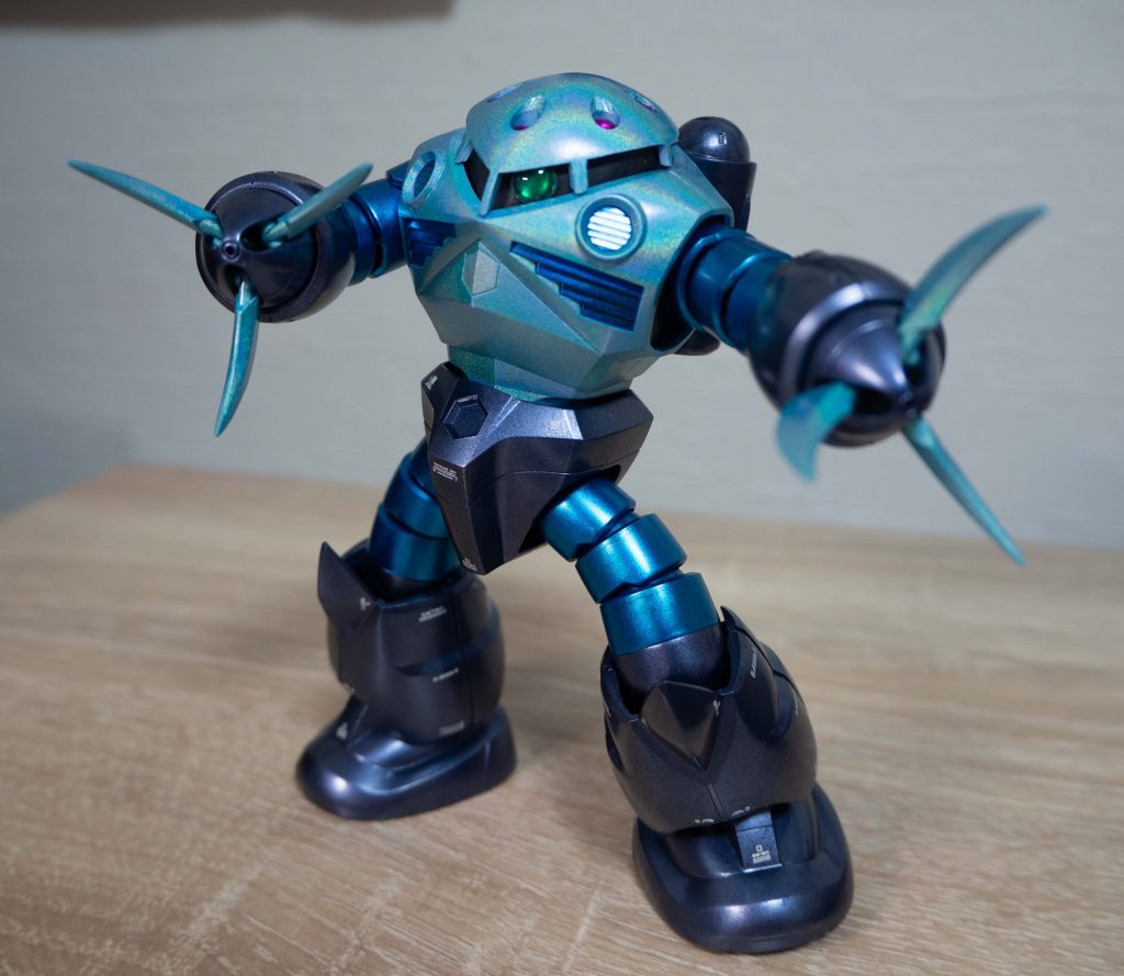 モノアイは動きますが、モノアイそのものが大きくてあまり動かせない!