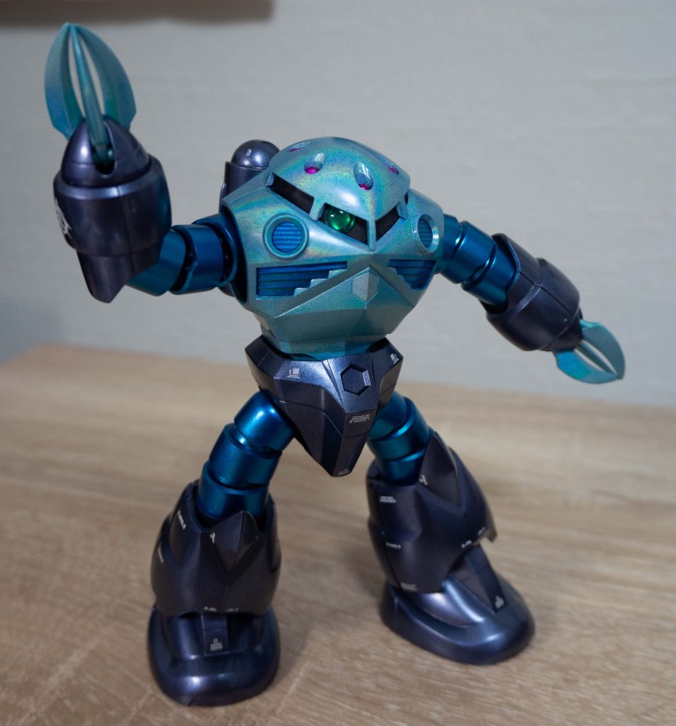 モノアイはHIQパーツの直径6mmを使用。メタグリーンを塗って、透明レジンで目玉感を出してます。光り具合が良いです。