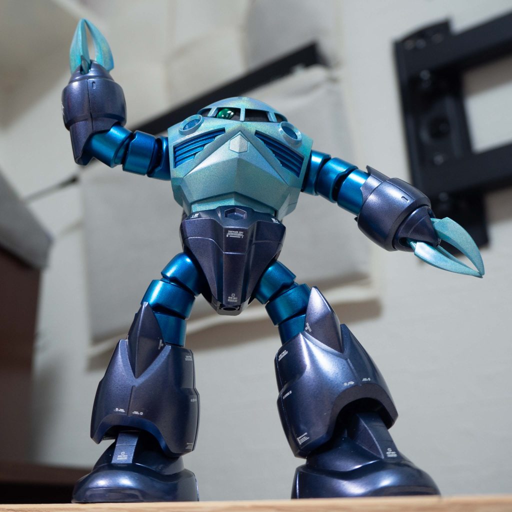 目立たないですが、コクピットハッチはホロシルバー。