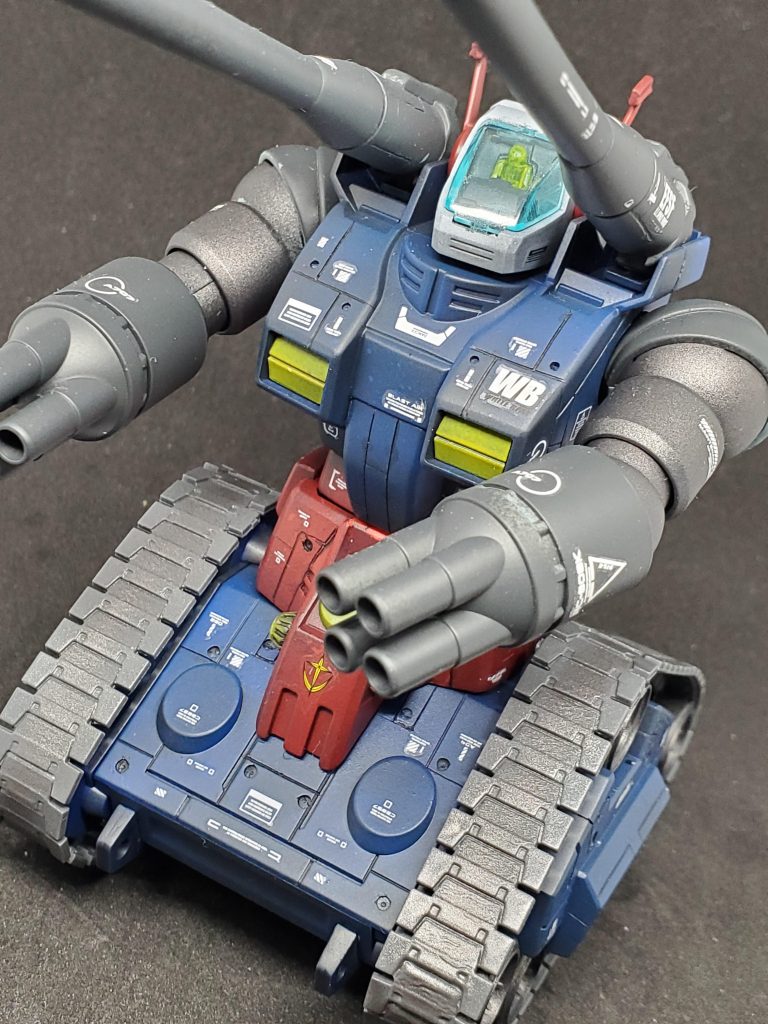 スジボリ、穴あけでディテール追加